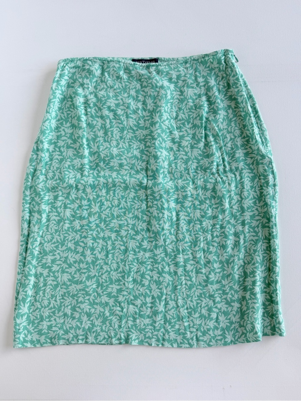 Ann Taylor Factory Mint Green Leaf Print Pencil Skirt Rayon Size 6